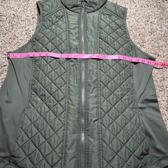 Maurices Women's Plus Size 1X Solid Active Puffer Vest Olive Green Full Zip - Picture 7 of 8